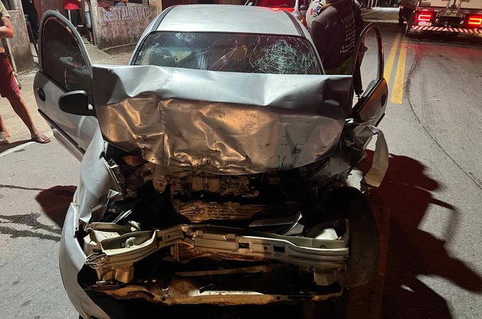 Colisão traseira deixa motorista ferido na AL-220, em Olho D'Água do Casado