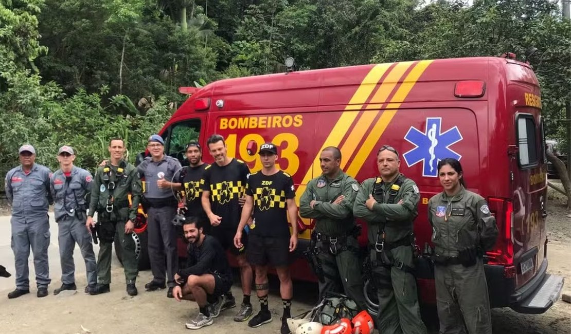 Corpo de Bombeiros e helicóptero Águia resgatam repórter e amigos perdidos na mata
