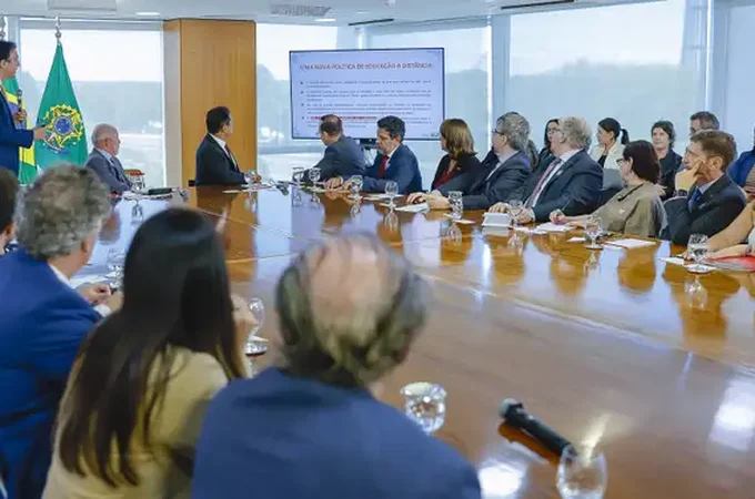 Decreto define medicina, direito e odonto como cursos presenciais