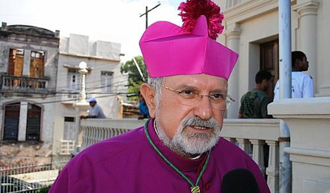 Arcebispo de Maceió sofre arritmia e é internado na UTI