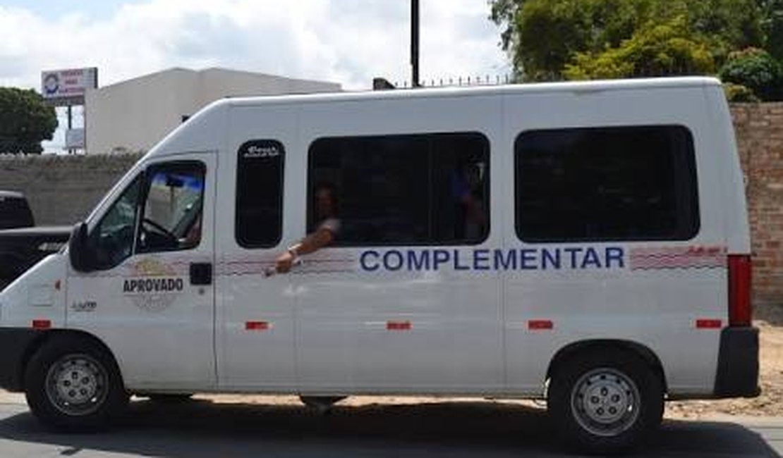 Homens fardados assaltam transporte coletivo no Agreste