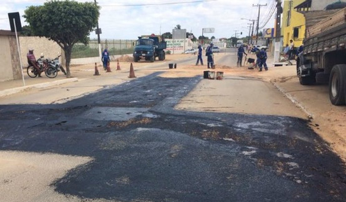 Após drenagem, Rua Expedicionários Brasileiros recebe asfalto