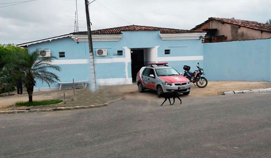 Polícia prende suspeito de matar homem que dormia em praça no interior de AL