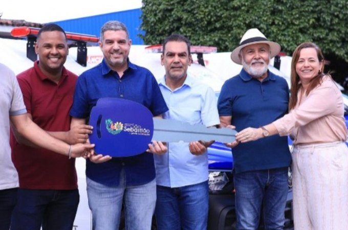 Prefeitura de São Sebastião entrega quatro ambulâncias zero km à população