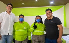 Prefeitura de Junqueiro entrega novos fardamentos e EPIs a garis e profissionais da limpeza pública