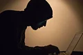 Criminosos oferecem até R$ 200 por automutilação em comunidades online; entenda