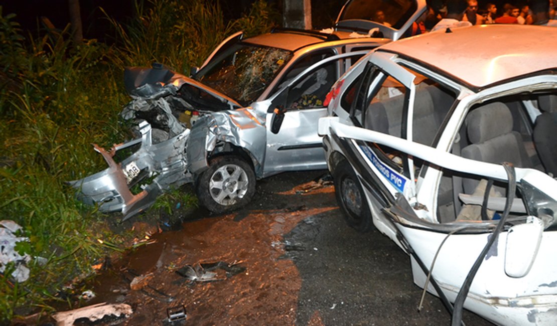Quatro pessoas ficam feridas em grave acidente na AL 215, em Marechal Deodoro