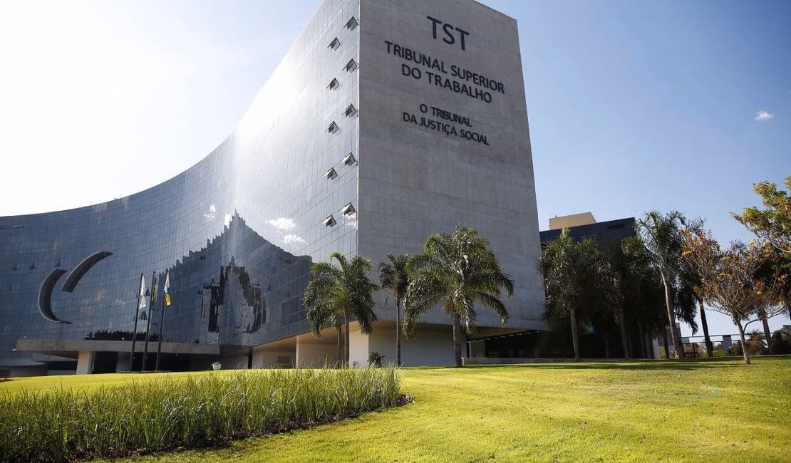 TST compra 30 carros de Luxo Lexus por R$ 10,39 milhões para transporte de ministros