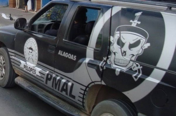 Homem é flagrado com maconha durante abordagem policial no bairro Canafístula, em Arapiraca