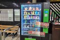 Vigilância Sanitária interdita máquina de lanches com produtos vencidos em faculdade de Maceió
