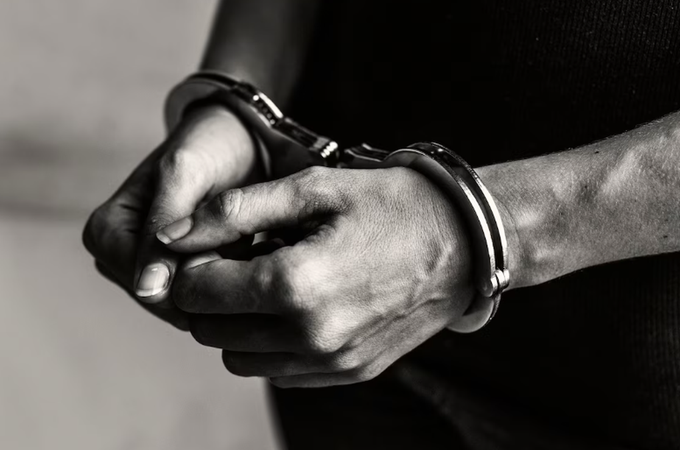 Mãe é condenada à prisão perpétua por vender filha a curandeiro por R$ 6.500