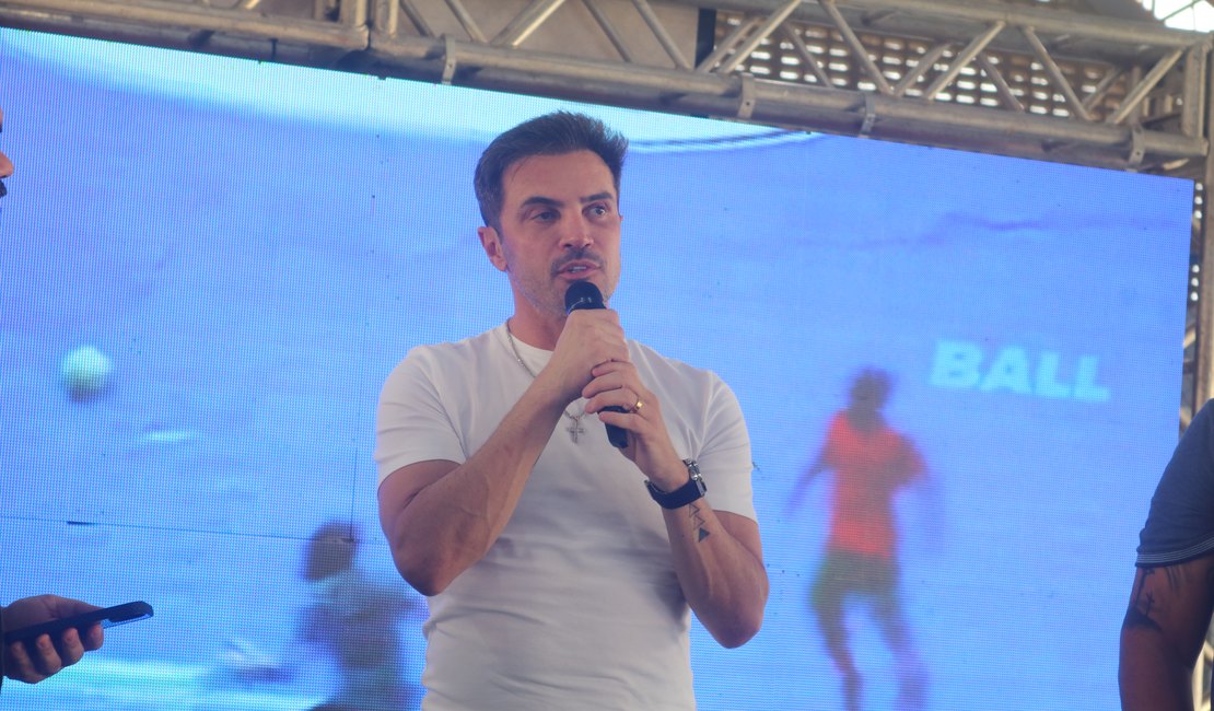Com a presença do ex-jogador Falcão, Luciano Barbosa inaugura novo Ginásio João Paulo II em Arapiraca; assista