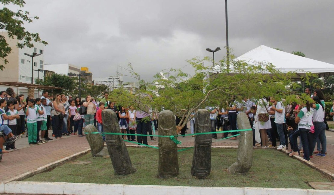 Prefeitura inaugura monumento 'A Mão da Mãe Natureza', no Parque Ceci Cunha