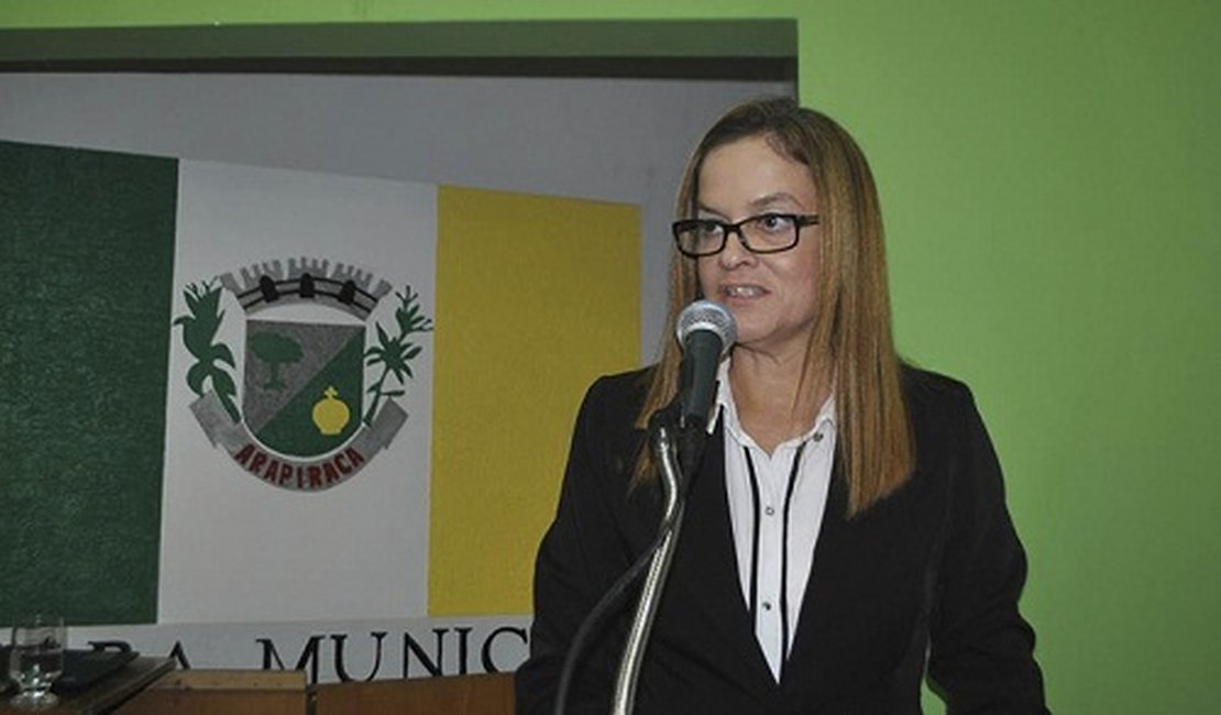 Aurélia Fernandes deixa Secretaria de Saúde para retornar à Câmara de Vereadores