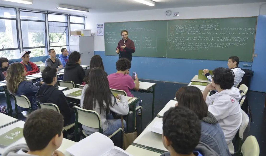 Professor pode pedir Carteira Nacional do Docente a partir desta quinta-feira