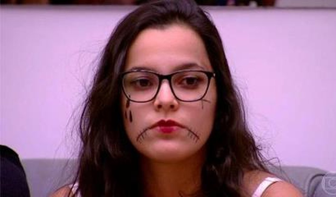 Emilly se envolve em mais uma confusão e dessa vez com marca de Ronaldinho