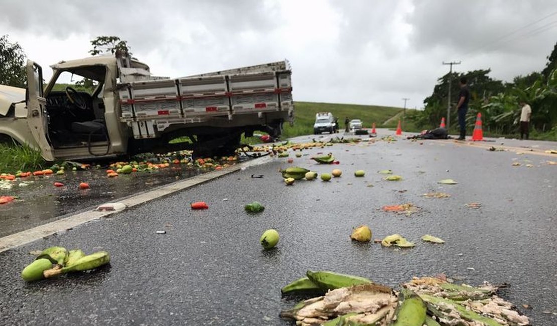Colisão deixa dois mortos em trecho da BR-316, em Atalaia