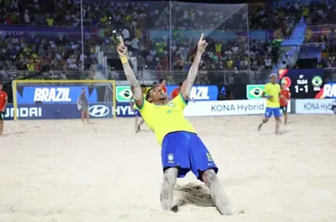 Brasil derrota Portugal e fica a uma vitória do hepta na Copa de futebol de areia