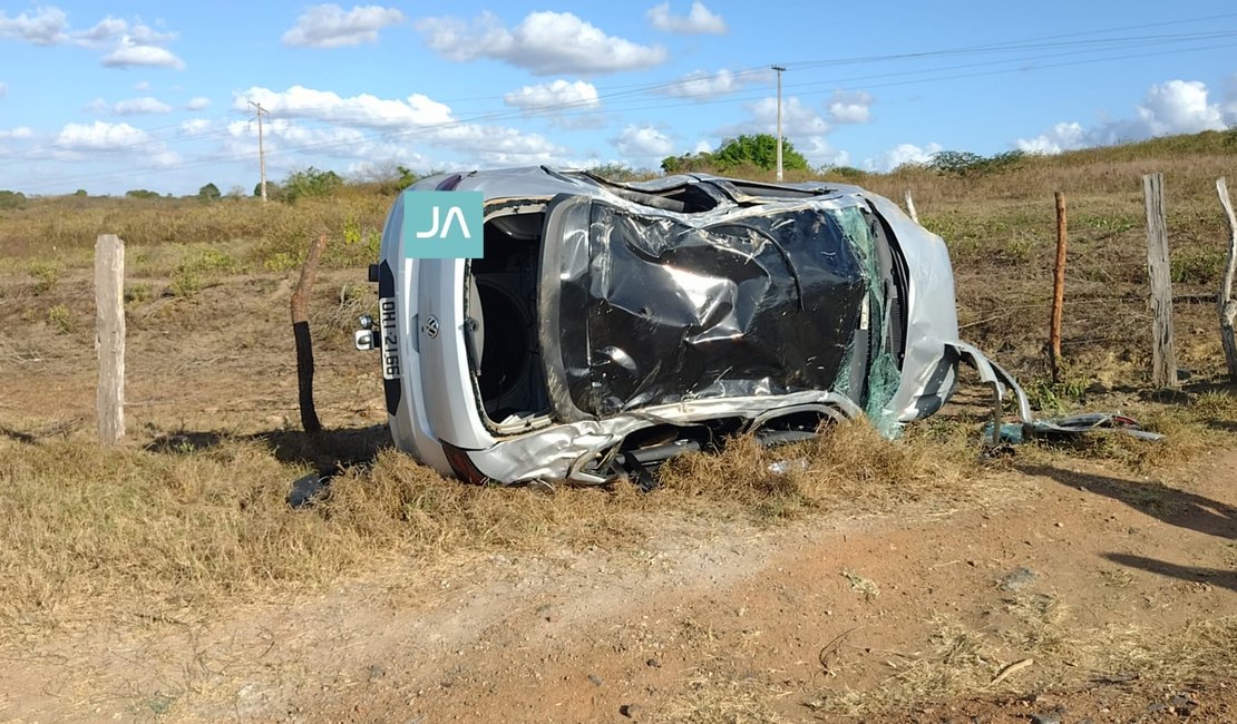 Acidente entre dois carros deixa feridos na AL-115, no Agreste alagoano
