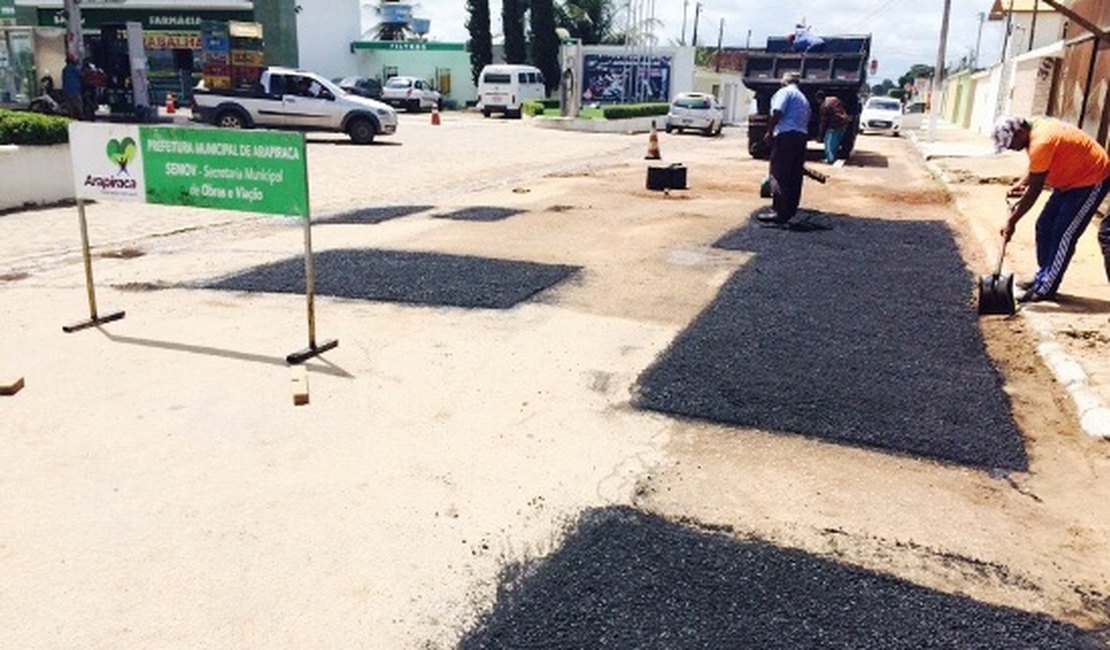 Prefeitura intensifica trabalho de recuperação de ruas