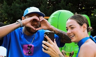 Neymar parabeniza Carol Dantas, pelo aniversário: 'Minha companheira, amiga de fofoca e supermãe'
