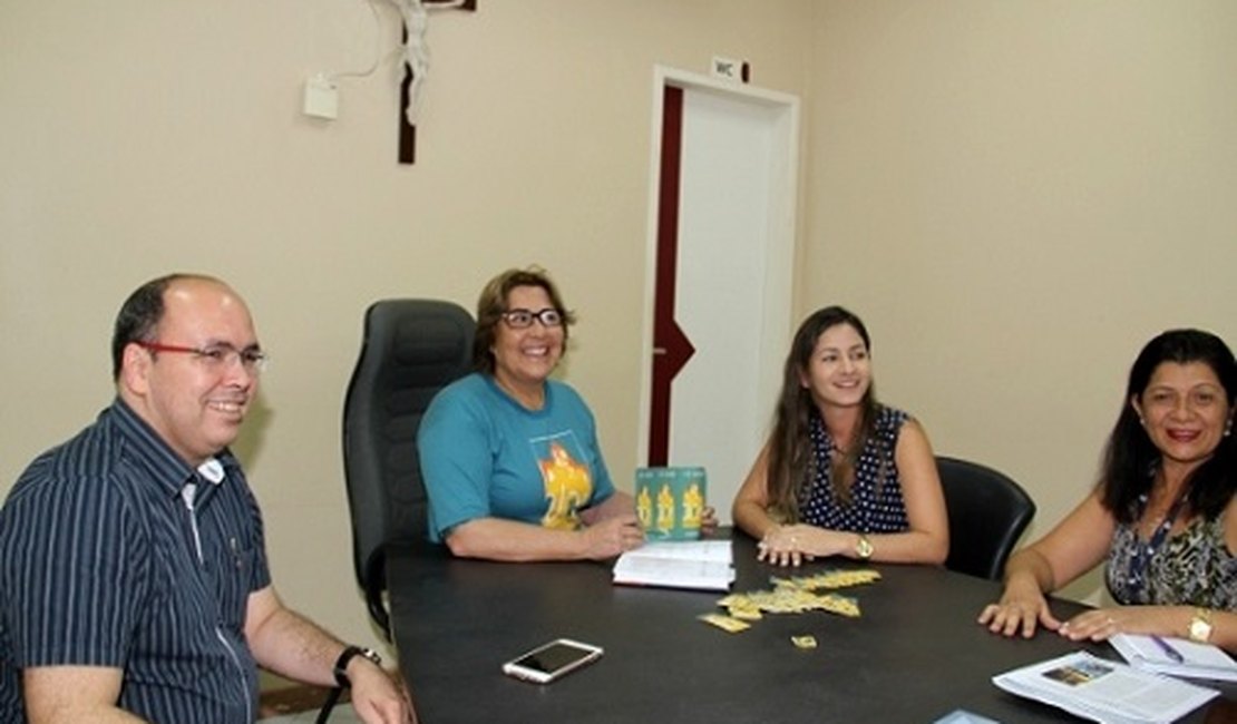 Célia recebe marca do Projeto Centro Novo