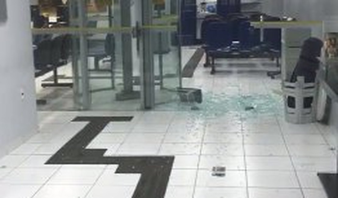 Bandidos arrombam agencia bancária em Quebrangulo