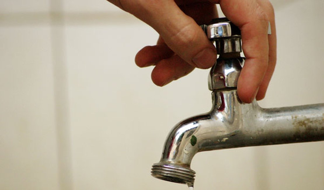 Abastecimento de água está interrompido em 19 cidades do sertão