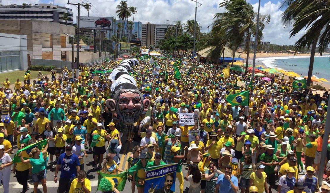 Ato contra o governo Dilma reúne manifestantes em Maceió e Arapiraca
