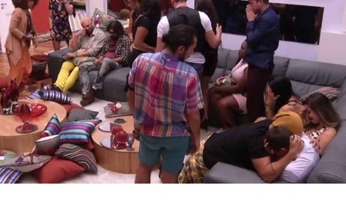 Mayla e Antônio deixam o BBB17