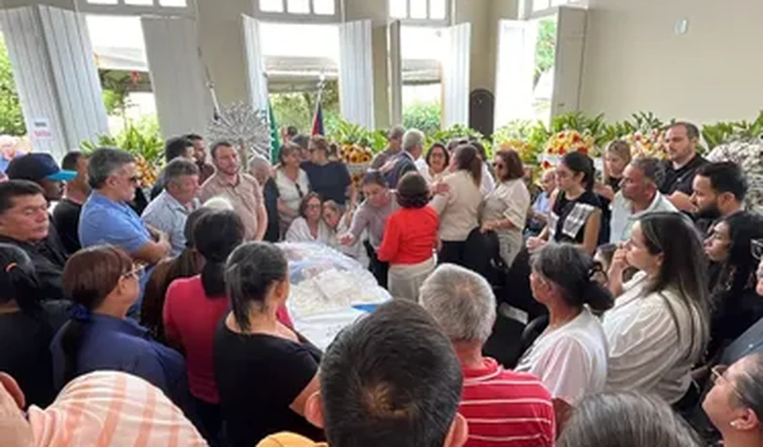 Sob forte comoção, familiares e amigos dão o último adeus ao ex-prefeito de Quebrangulo, Marcelo Lima