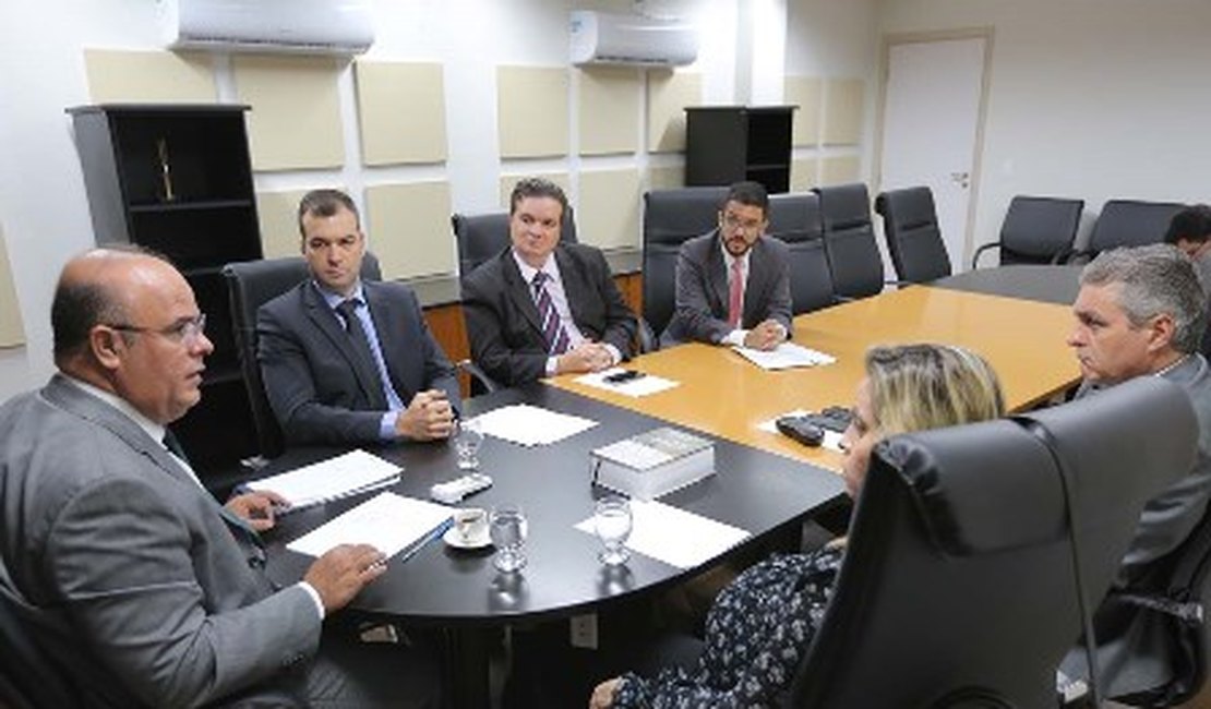 CGJ e juízes discutem propostas sobre a 17ª Vara Criminal