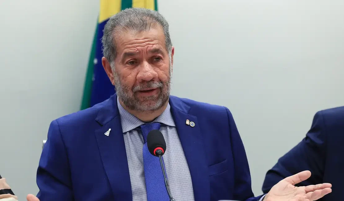 Após fraude no INSS, Lupi pede demissão do Ministério da Previdência