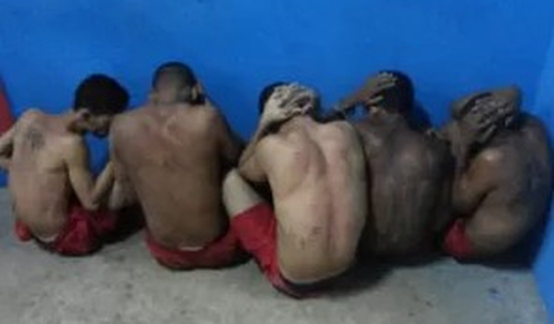 8 detentos serram grades de presídio e fogem, mas cinco são capturados