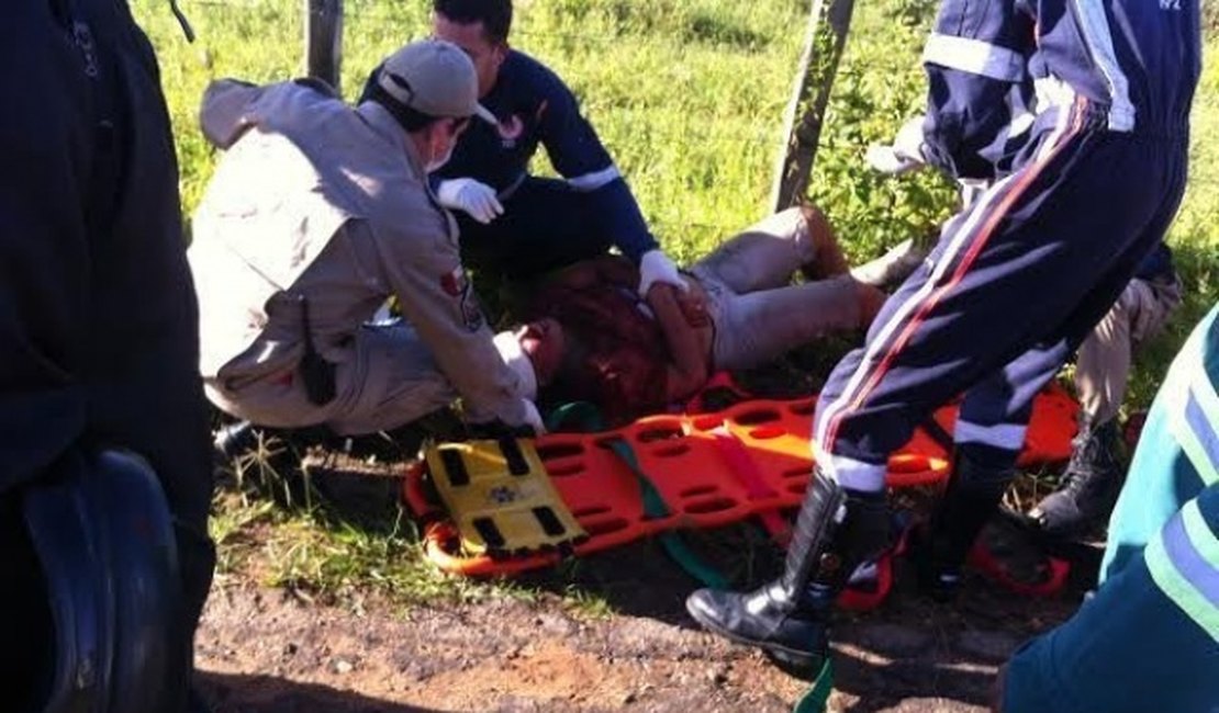 Casal fica gravemente ferido após ser atropelado por veículo na AL-115