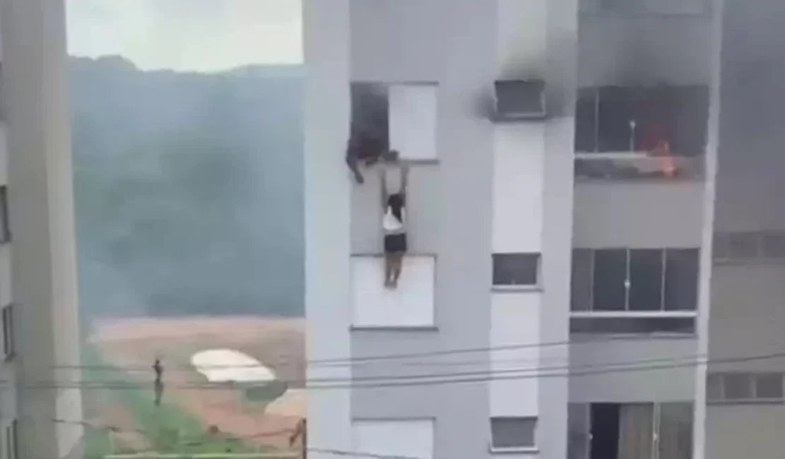 Criança que incendiou casa de avós pesquisou por “rituais de bruxaria”