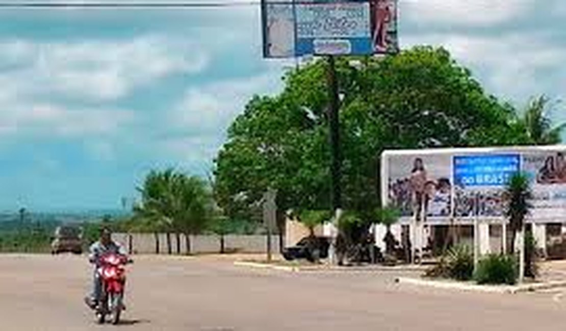 Criminosos arrombam loja de celulares em São Sebastião