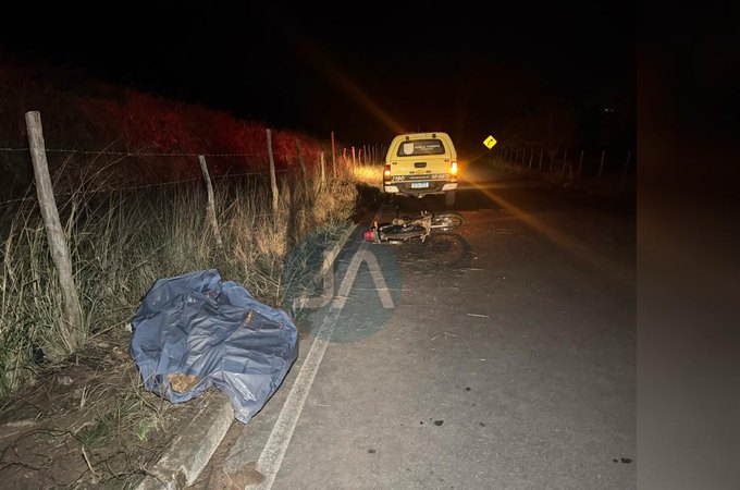 Motociclista bate a cabeça no asfalto e morre após saída de pista em Lagoa da Canoa