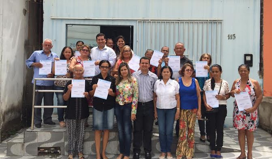 Prefeito Fabinho Aurélio realiza entrega de portarias a aposentados e pensionistas do IMPS.