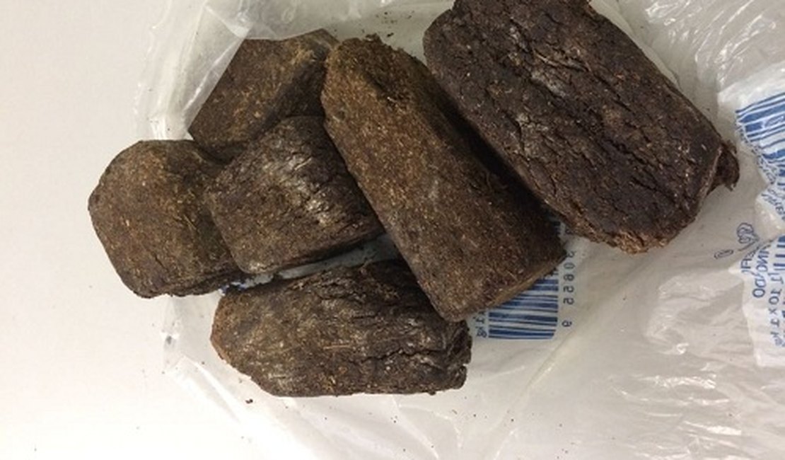 Polícia prende mulher com grande quantidade de drogas no bairro Primavera