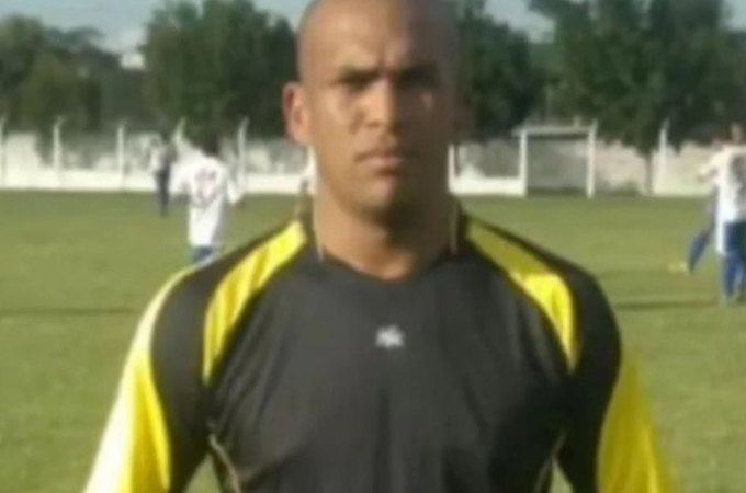 Goleiro de futebol amador morre ao fraturar pescoço em queda de moto em Monteirópolis
