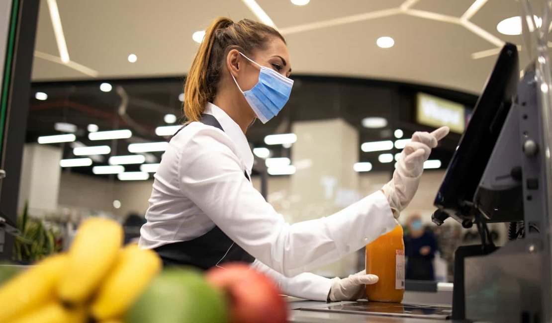75% dos trabalhadores de supermercados infectados pelo novo coronavírus não têm sintomas; entenda