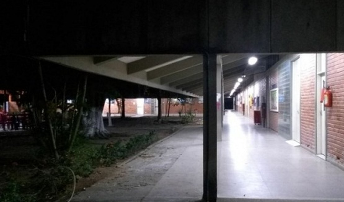 Criminoso invade Ufal e realiza assalto à mão armada dentro de sala de aula
