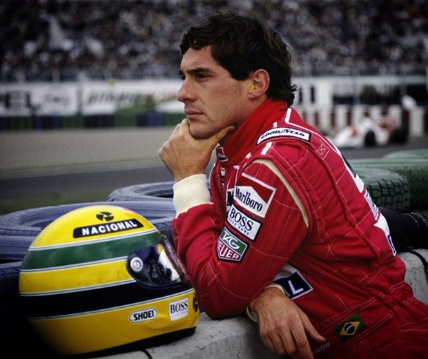 Ex-piloto afirma que Ayrton Senna era gay e que o casamento foi de fachada