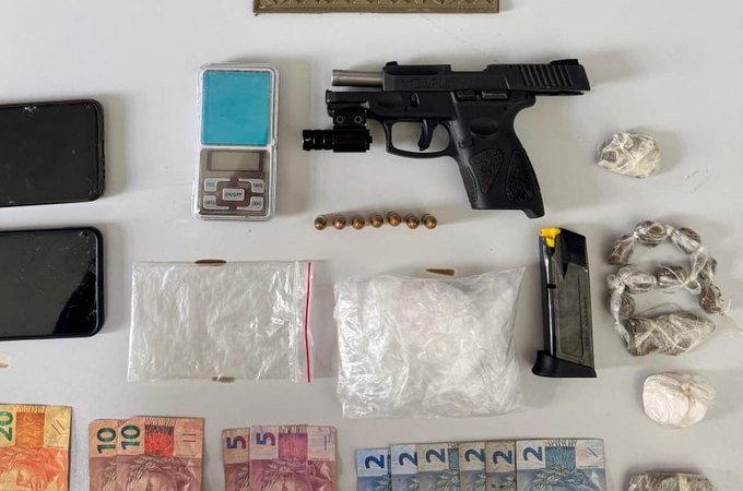 Duas pessoas são presas por tráfico de drogas e porte ilegal de arma, em Piranhas