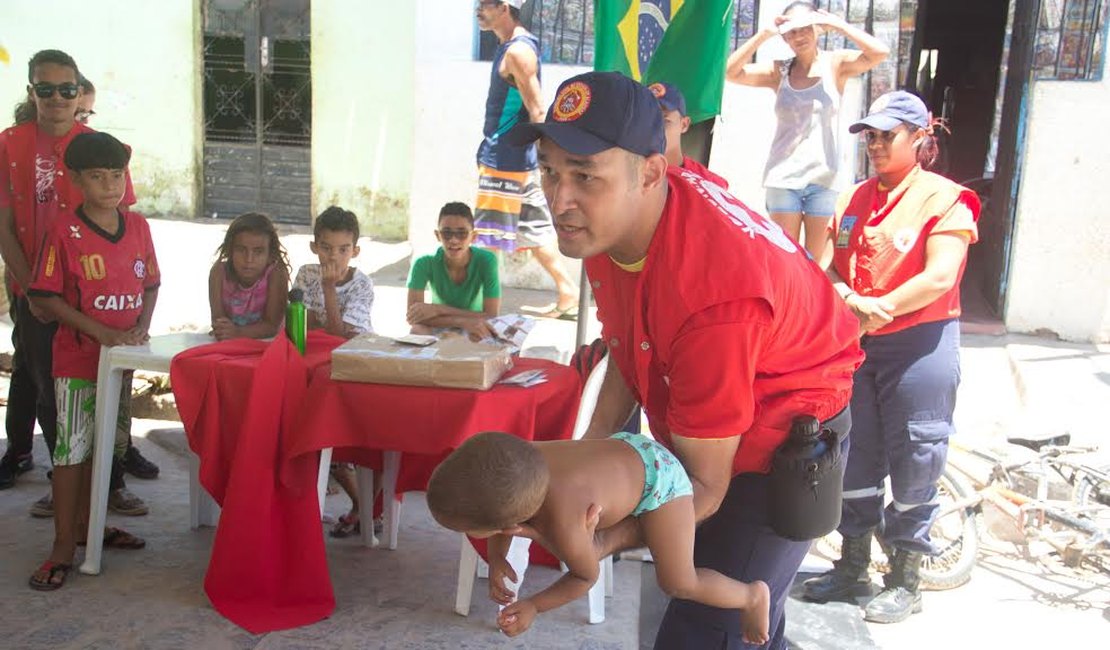 Moradores da Vila Brejal aprovam ação educativa da Cruz Vermelha