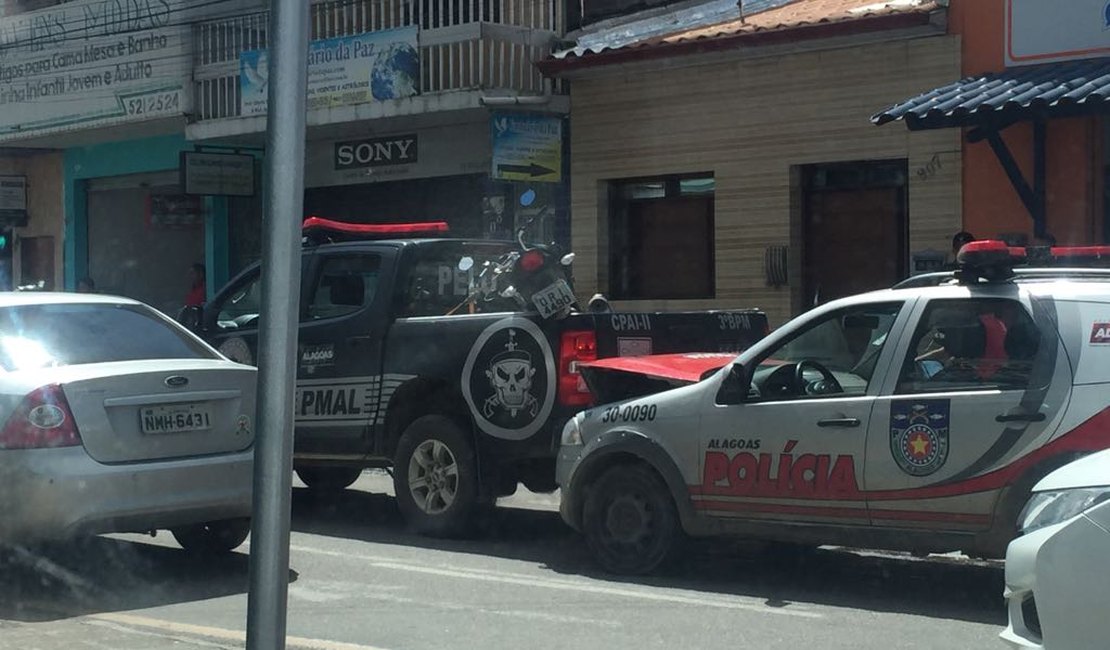 Viaturas da PM colidem em Arapiraca