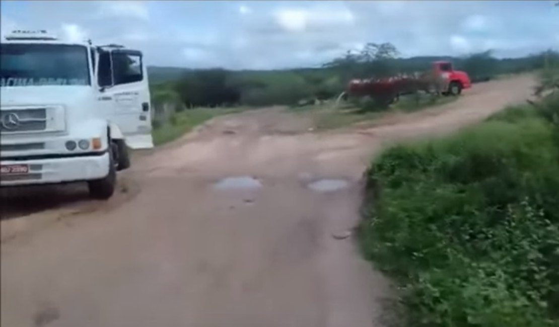 VÍDEO: Pipeiros flagrados jogando água fora são notificados pelo Exército no Sertão
