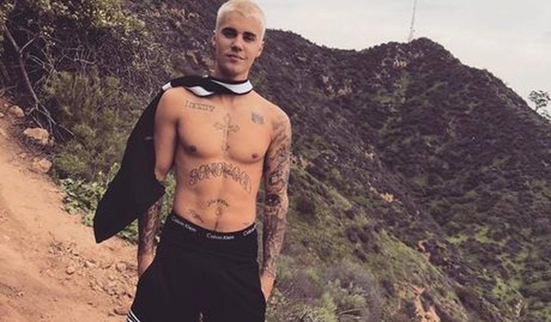 Justin Bieber chega ao Brasil e pede para conhecer Anitta