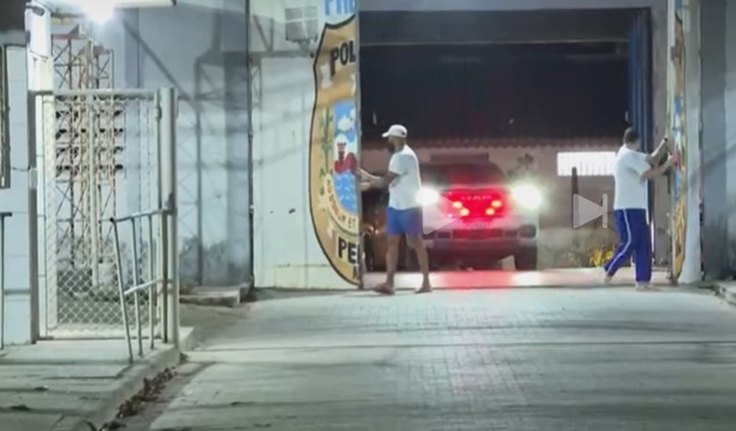 Fernando Collor já deixou o presídio e cumprirá prisão domiciliar em cobertura de luxo de frente para o mar em Maceió